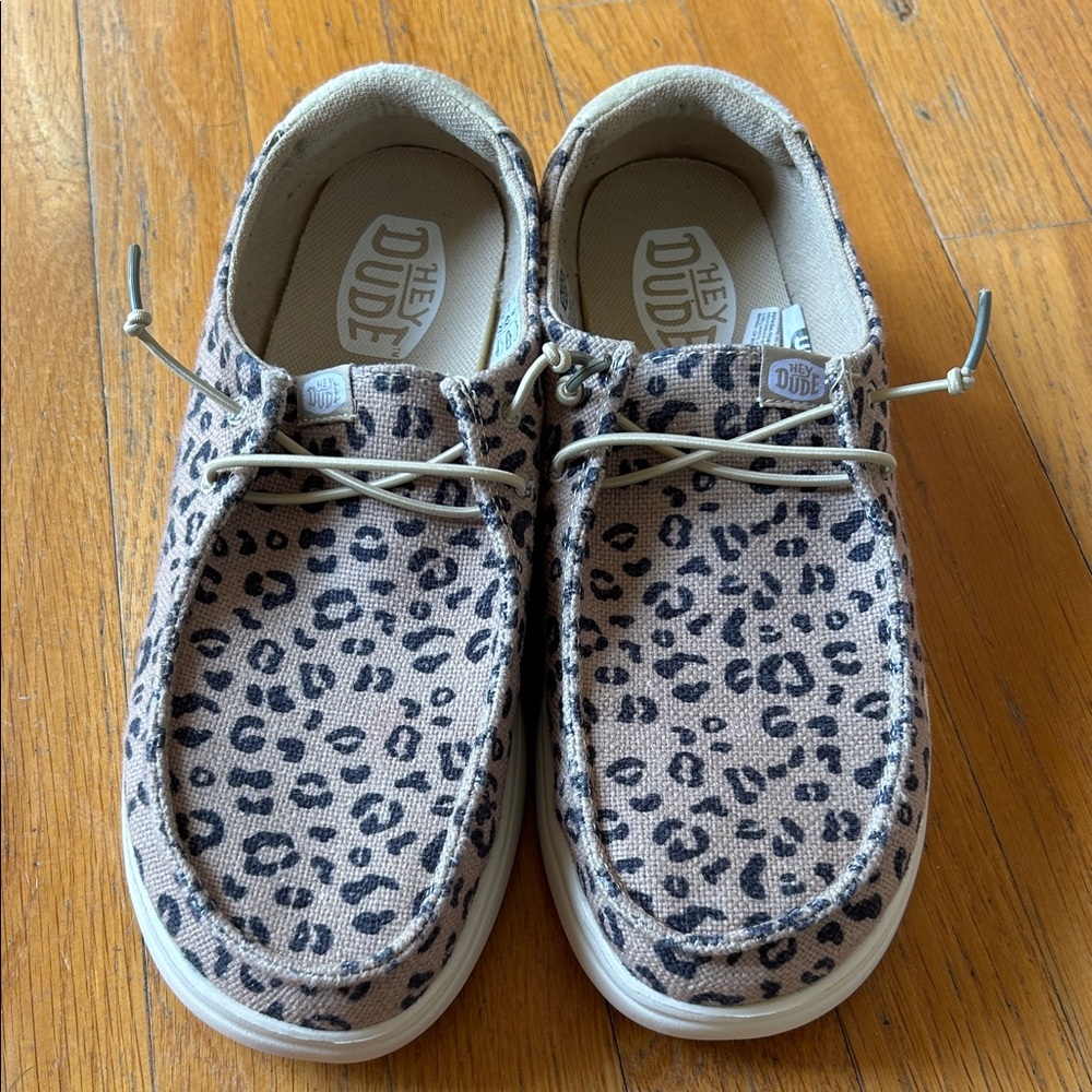 Hey Dude Wendy Rise Leo Women’s  Slip-Ons in Beige and Black